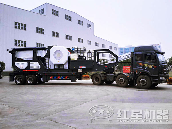 100t移動(dòng)式建筑垃圾破碎站送貨現(xiàn)場(chǎng)