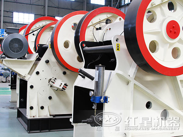 河卵石鄂式破碎機的結(jié)構(gòu)特征