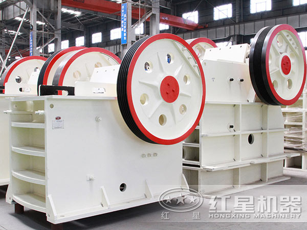 鵝卵石顎式破碎機實拍