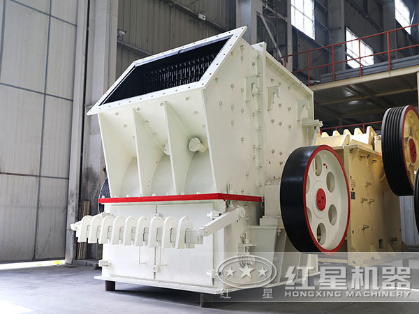 單段破碎機側面實拍