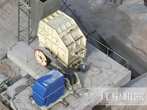河卵石反擊式破碎機設備實拍