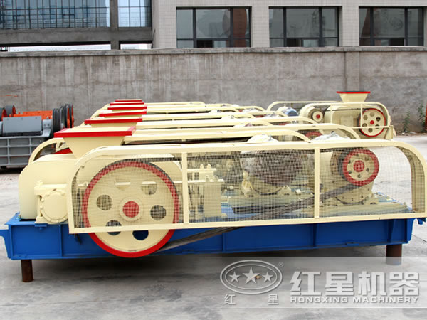 河卵石對輥式破碎機設備實拍