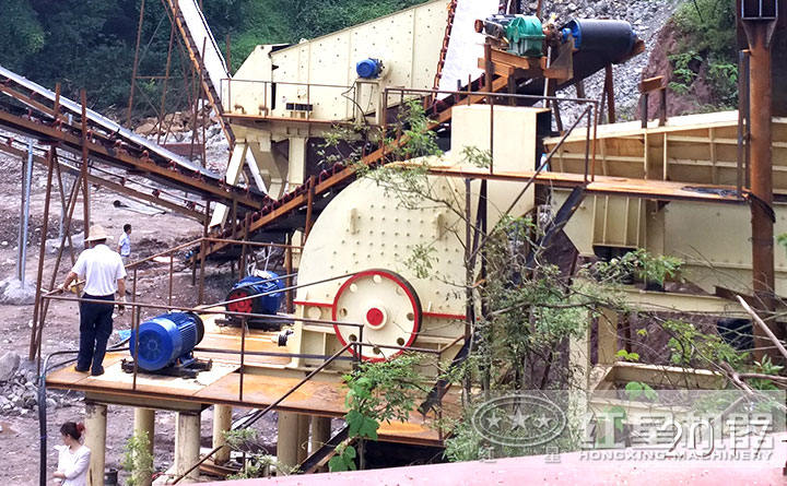 1410重錘破石料加工現(xiàn)場