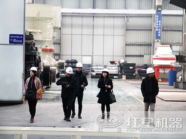 花崗巖反擊式破碎機設備廠區實拍