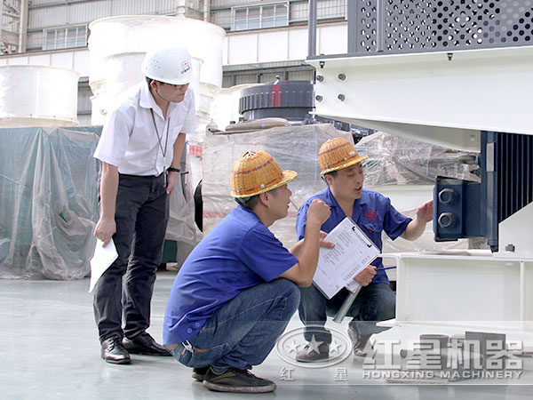 紅星技術(shù)人員對制砂機檢測