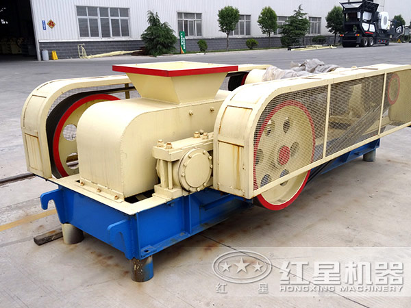 水泥熟料對輥式破碎機設備實拍