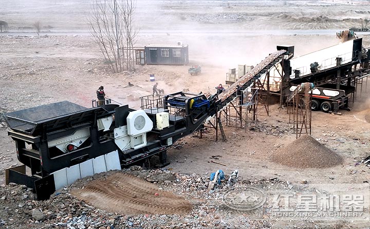 流動碎石機(jī)設(shè)備生產(chǎn)現(xiàn)場