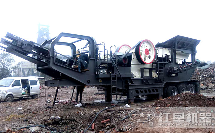 200t/h的煤炭移動(dòng)破碎站設(shè)備生產(chǎn)現(xiàn)場(chǎng)