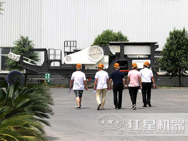 石頭移動式破碎制砂一體機用戶參觀紅星機器廠區實拍
