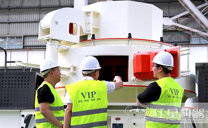 石灰石制砂機設備參觀紅星機器廠區留念