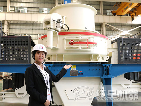 紅星鋁礬土制砂機設備與服務人員合拍