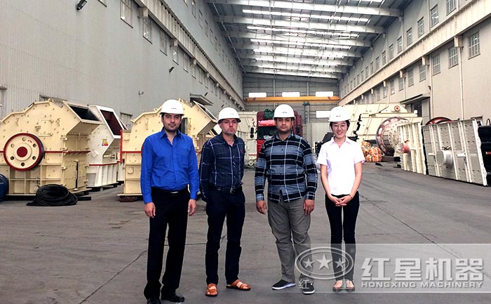 用戶參觀紅星玄武巖破碎設(shè)備廠區(qū)