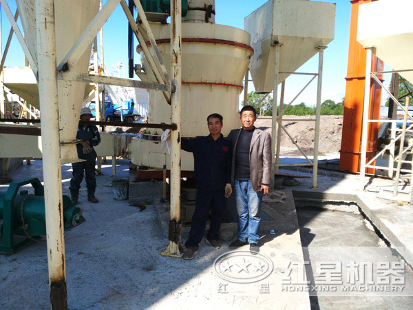 紅星大型磨粉機用戶生產(chǎn)現(xiàn)場留念