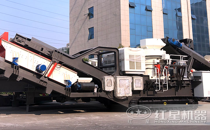 履帶式移動(dòng)破碎機(jī)實(shí)拍