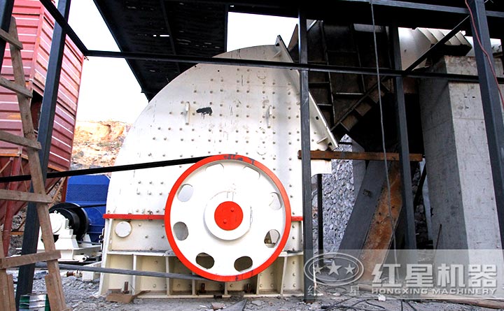 錘式破碎機(jī)安裝現(xiàn)場