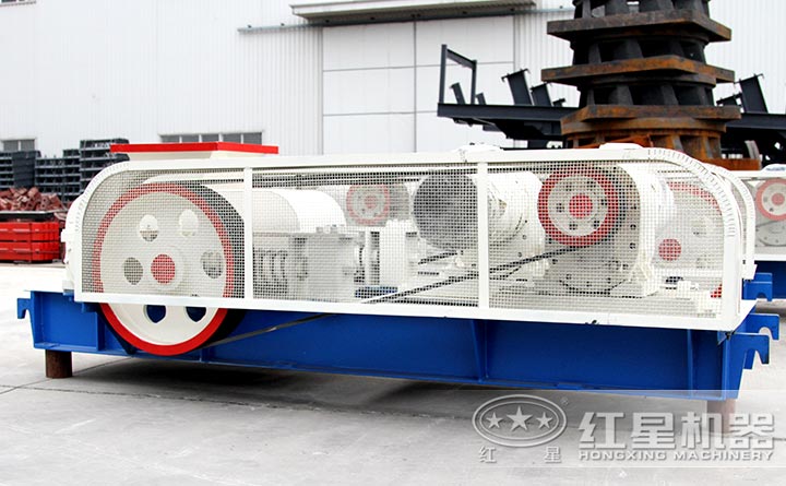 輥式破碎機(jī)實(shí)拍