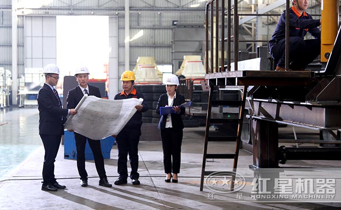 用戶來紅星移動破碎、篩分機器廠區考察