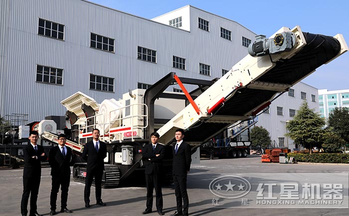 履帶式移動(dòng)破碎機(jī)設(shè)備