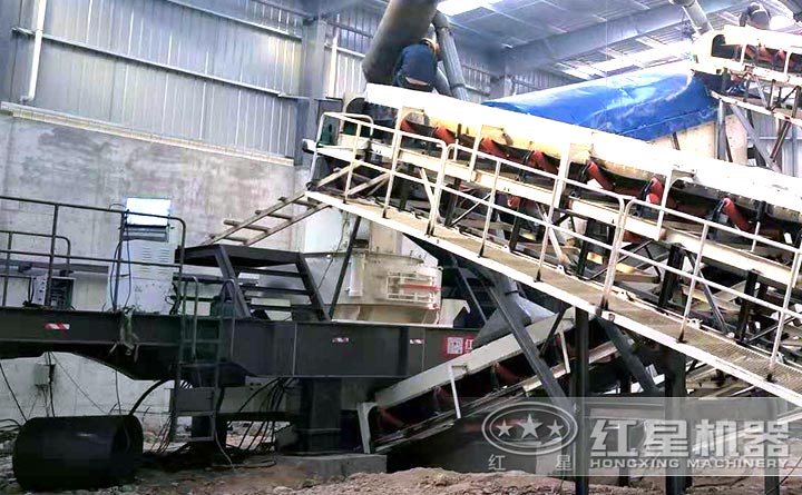 移動制砂機(jī)生產(chǎn)現(xiàn)場