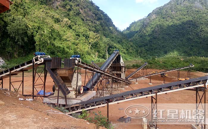 反擊式破碎機工作現(xiàn)場