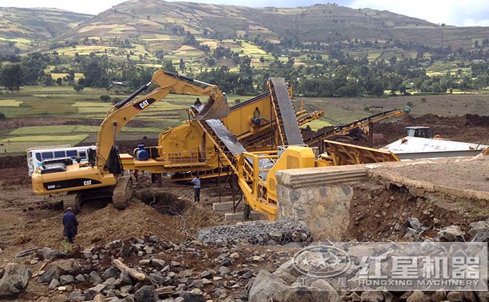 移動建筑垃圾破碎機現場