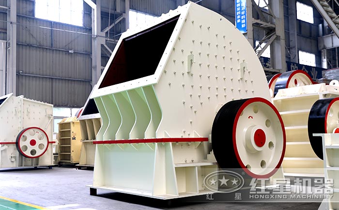 方解石錘式破碎機(jī)（pcx型）實(shí)拍