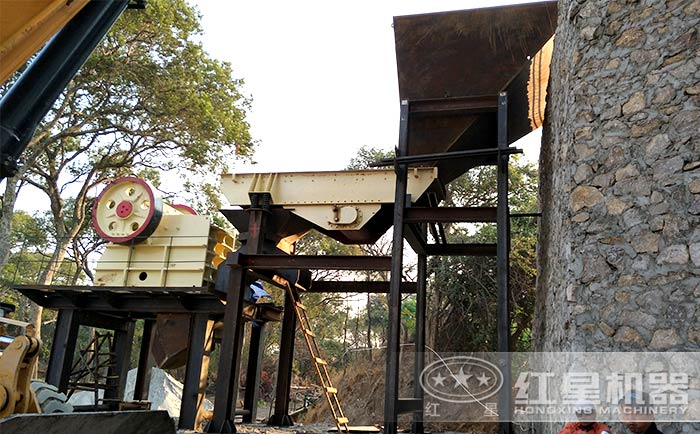 紅星小型鄂式石子破碎機現場