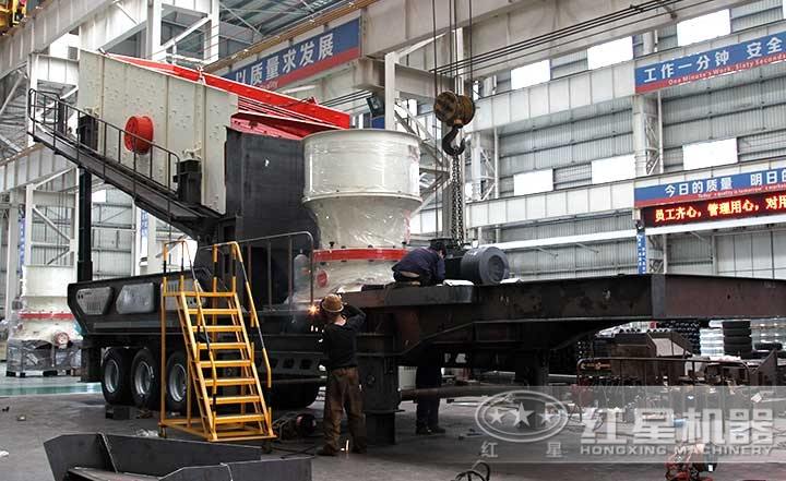 小型移動(dòng)粉碎機(jī)生產(chǎn)車(chē)間