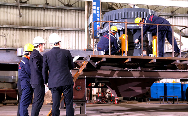 紅星混凝土粉碎機(jī)生產(chǎn)車間