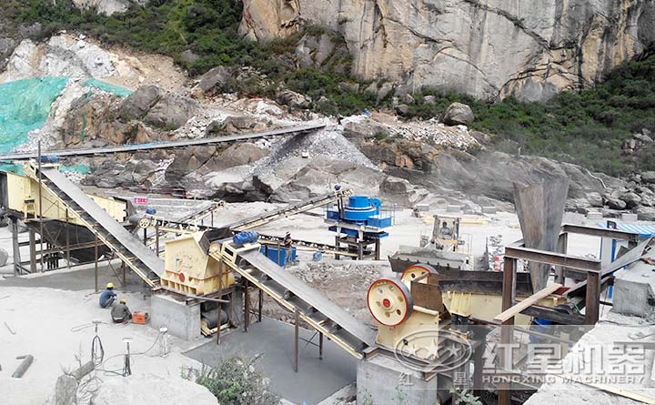 紅星技術人員安裝制沙生產線現場