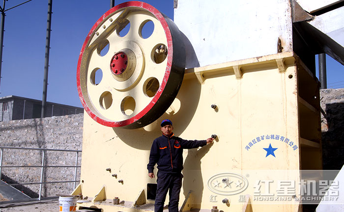 1200x1500顎式破碎機設備現場