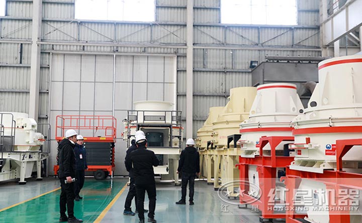 客戶(hù)到廠(chǎng)選擇石頭打沙機(jī)型號(hào)