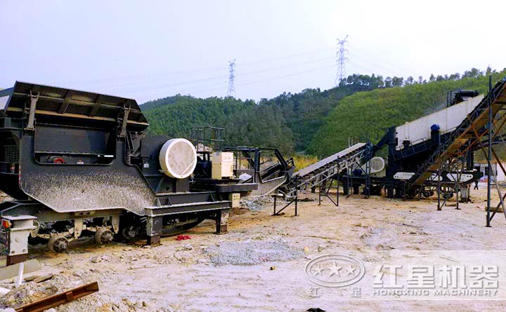 流動(dòng)石子破碎機(jī)工作現(xiàn)場(chǎng)