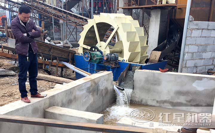 大型輪斗式洗沙機(jī)工作現(xiàn)場(chǎng)