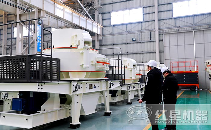 客戶到廠參觀第三代制砂機，并進行現(xiàn)場免費技術(shù)咨詢