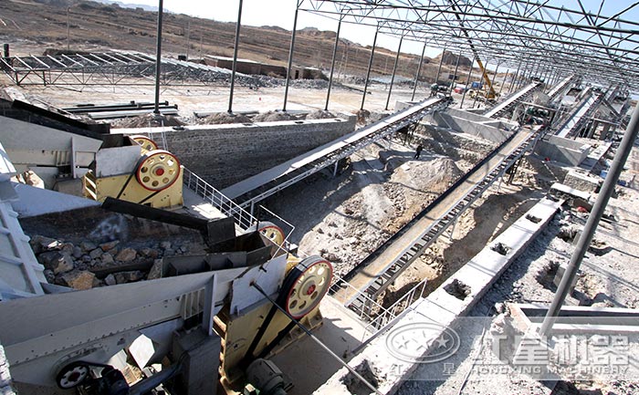 山東泰安客戶大型PE-900×1200破碎機現場