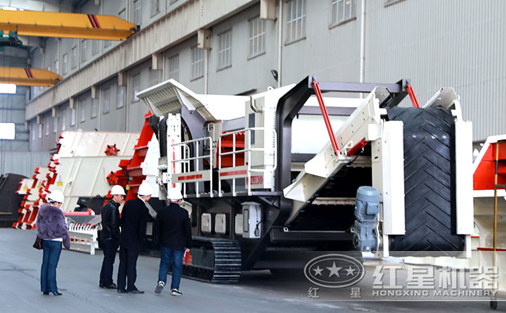 破碎拆遷垃圾一體機客戶來廠參觀中