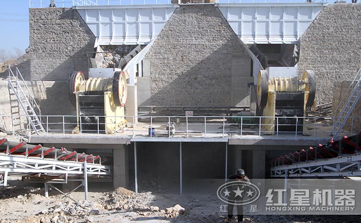 大型石頭粉碎機(jī)現(xiàn)場