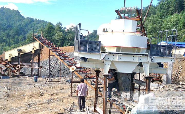 石頭打沙機(jī)現(xiàn)場(chǎng)正在安裝中