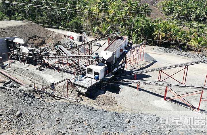 兩臺混凝土破碎機作業(yè)現(xiàn)場