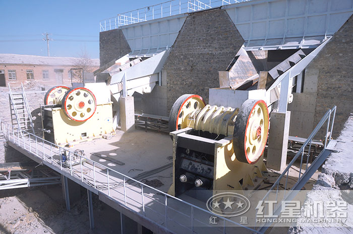 河北用戶選用2臺750X1060鄂破作業現場