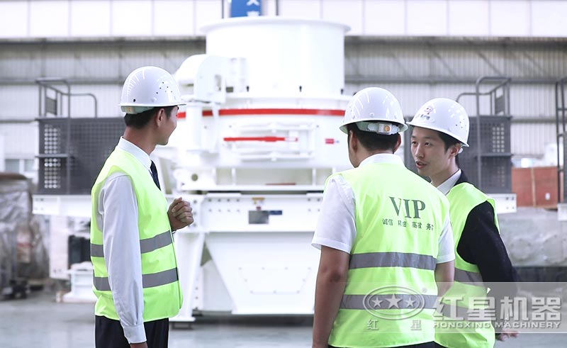 客戶來(lái)紅星考察大型打石頭設(shè)備