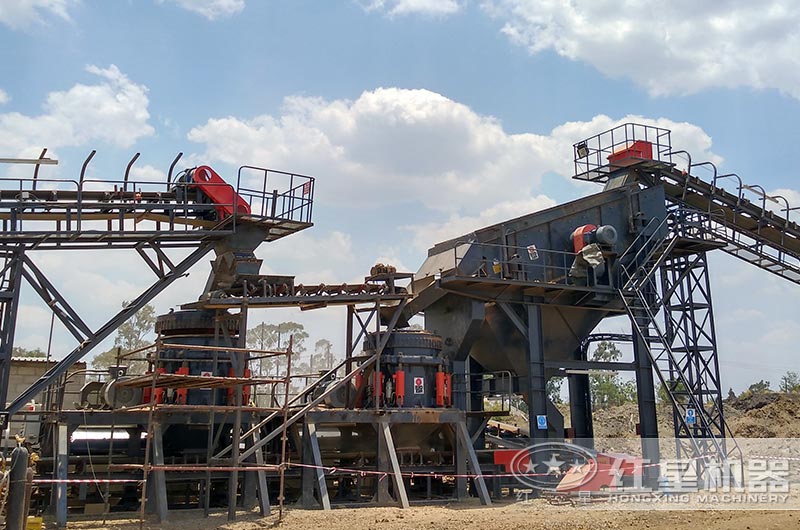 砂石生產(chǎn)現(xiàn)場(chǎng)_圓錐破碎機(jī)