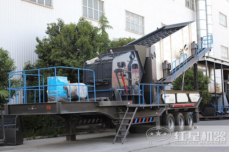 反擊式移動(dòng)破碎機(jī)圖片